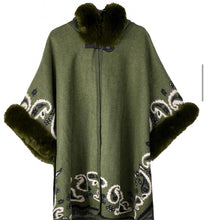 Carica l'immagine nel visualizzatore di Gallery, Green poncho