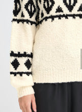 Carica l'immagine nel visualizzatore di Gallery, B&W pull