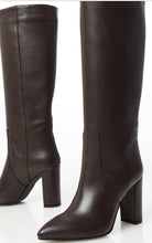 Carica l'immagine nel visualizzatore di Gallery, Dark brown boots
