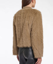 Carica l'immagine nel visualizzatore di Gallery, Eco furry Cardigan
