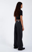 Carica l'immagine nel visualizzatore di Gallery, Black denim
