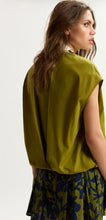 Embroderied collar shirt