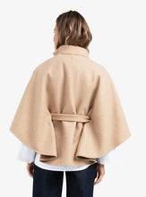 Carica l'immagine nel visualizzatore di Gallery, Beige cape
