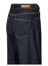 Carica l'immagine nel visualizzatore di Gallery, Blue jeans
