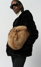 Maxi pouch