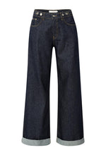 Carica l'immagine nel visualizzatore di Gallery, Blue jeans
