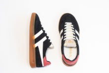Carica l'immagine nel visualizzatore di Gallery, Black sneakers
