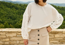 Blouse with embroideried sleeves