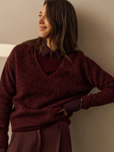 Carica l'immagine nel visualizzatore di Gallery, Burgundy sweater
