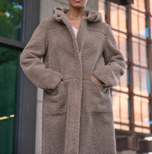 Carica l'immagine nel visualizzatore di Gallery, Double furry coat
